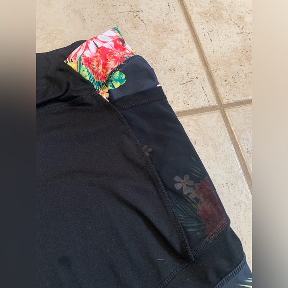 ACX Active Plus Size Floral Print Mesh Panel Capri Leggings 1X - Picture 5 of 7